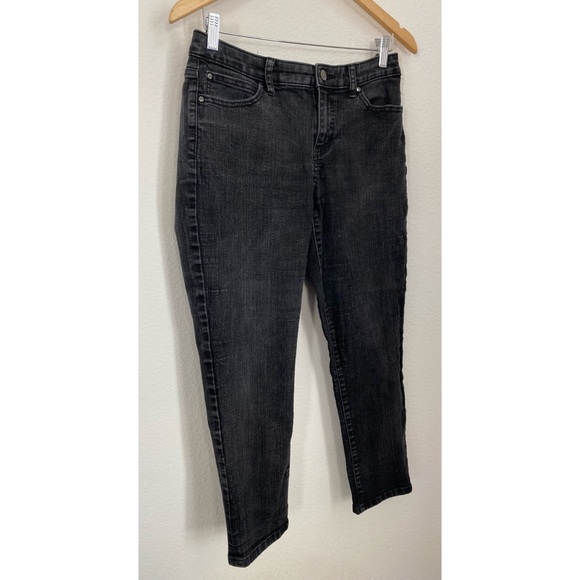 Jennifer Lopez • Distressed Edgy Black Capri Jean Pants - Picture 2 of 13